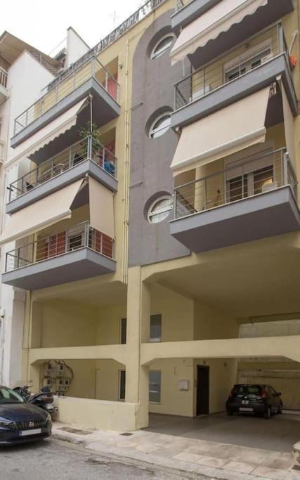 Modern Apartment In The Heart Of The City Atenas Exterior foto